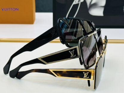 LOUIS VUITTON Fashion Sunglasses - Image 8