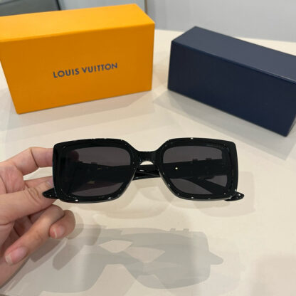 LOUIS VUITTON Fashion Sunglasses - Image 8