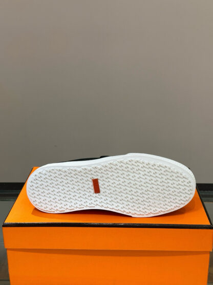 Hermès Classic Men's Black Soft and Durable Loafers - Image 7