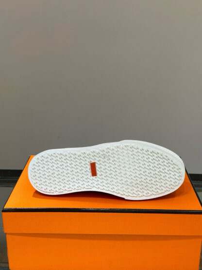 Hermès Classic Men's Orange Soft and Durable Loafers - Image 7