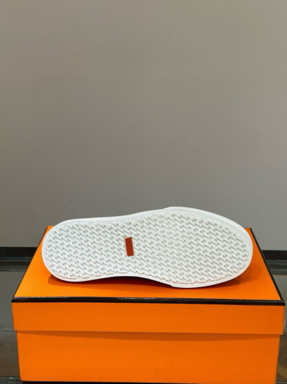 Hermès Classic Men's Apricot Soft and Durable Loafers - Image 7