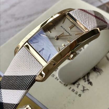 Burberry Classic Vintage Quartz Women's Watch - Image 7