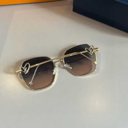 LOUIS VUITTON Fashion Sunglasses - Image 8