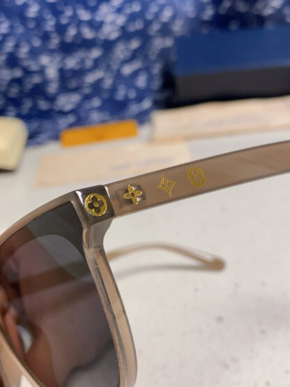 LOUIS VUITTON Fashion Sunglasses - Image 8