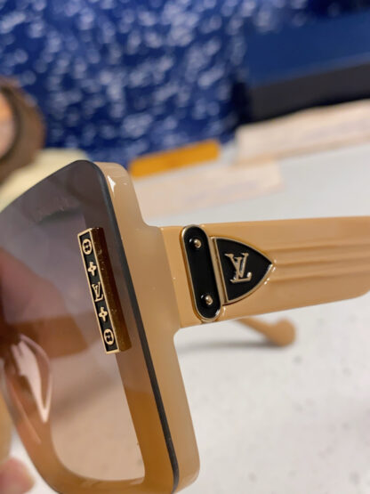 LOUIS VUITTON Fashion Sunglasses - Image 8