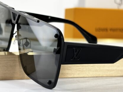 LOUIS VUITTON Fashion Sunglasses - Image 8