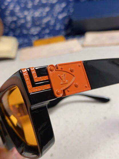LOUIS VUITTON Fashion Sunglasses - Image 8