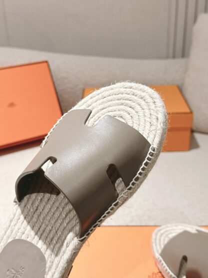 Hermes gray brown spring and summer comfortable and fashionable straw slippers - Image 7