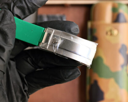 Rolex fully customized curved bezel perfectly fits the wrist - Image 7