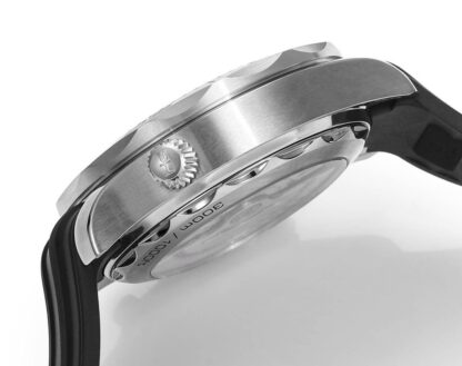 Omega's new Seamaster 300-meter 44mm chronograph wristwatch - Image 7