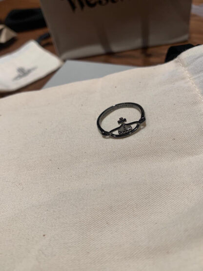 Vivienne Westwood rocks Saturn's ring - Image 7
