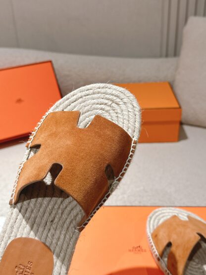 Hermès latest spring and summer dark brown refreshing and comfortable straw slippers - Image 7
