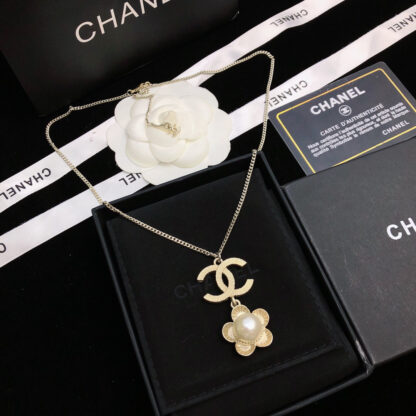Chanel Classic Pearl Camellia Necklace - Image 7