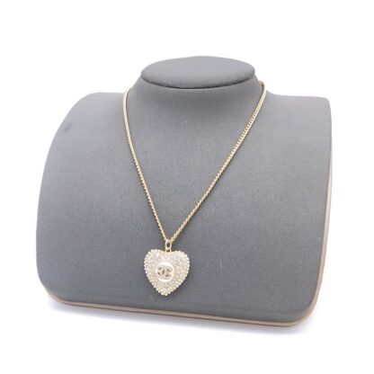 Chanel full diamond heart black diamond and white diamond necklace - Image 5