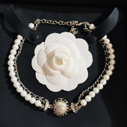 Chanel leather pearl necklace - Image 5