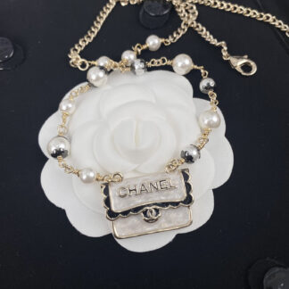 Chanel resin bag pearl necklace