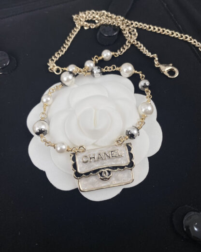 Chanel resin bag pearl necklace