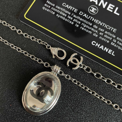 Chanel oval pendant vintage necklace - Image 5