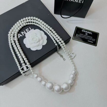 Chanel Pearl Elegant Sweater Necklace - Image 7