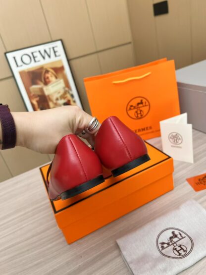 Hermès red thick heels are a must-have for a vacation - Image 7
