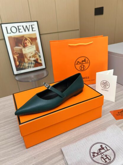 Hermès dark green thick heeled comfortable loafers are a must-have for vacation - Image 7
