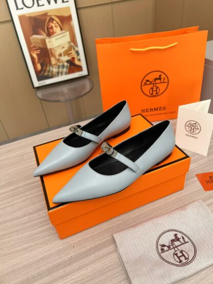 Hermès light blue thick heeled loafers are a must-have for vacation - Image 7