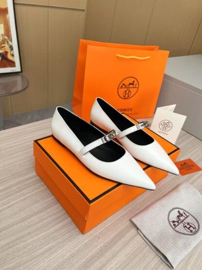Hermès white thick heels are a must-have for vacations - Image 7
