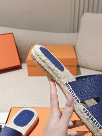 Hermès latest spring and summer dark blue refreshing and comfortable straw slippers - Image 7