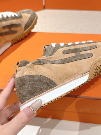 Hermès grey-brown goatskin contrasting sneakers, 2cm thick sole - Image 7