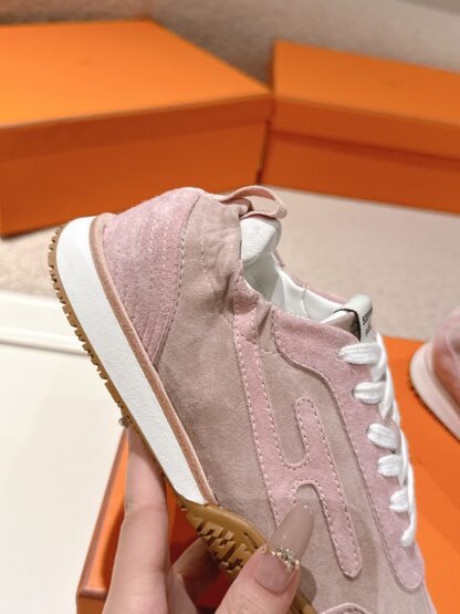 Hermès apricot pink goatskin contrasting sneakers, 2cm thick sole - Image 7