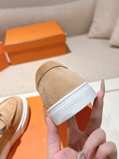 Hermès new kelly buckle thick-soled apricot loafers - Image 7