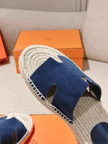 Hermes Spring and Summer Dark Blue Fashionable and Comfortable Straw Slippers - Image 8