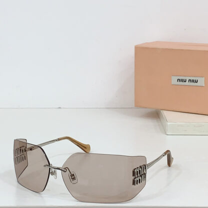 Miu Miu trendy fashion sunglasses - Image 9