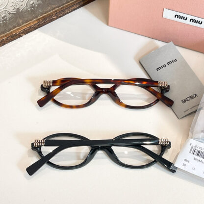 Miu Miu trendy fashion sunglasses - Image 9