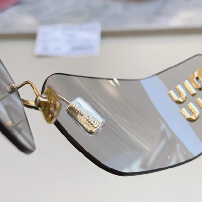 Miu Miu trendy fashion sunglasses - Image 9