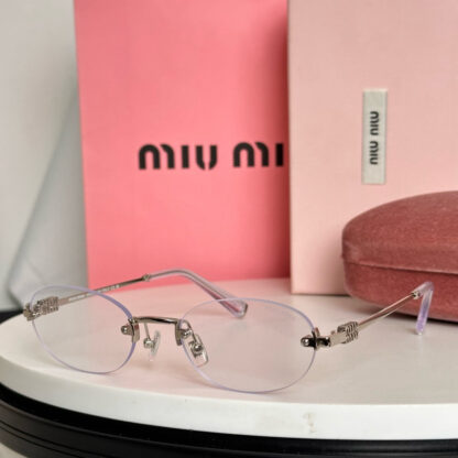Miu Miu trendy fashion sunglasses - Image 9