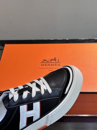 Hermes men's low-top comfortable black and white casual sports shoes - Image 8