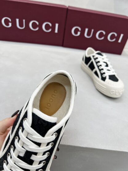 Gucci classic design German training elements catwalk model - Image 9
