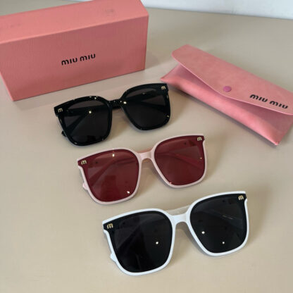 Miu Miu trendy fashion sunglasses - Image 9