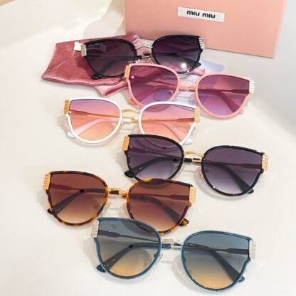 Miu Miu trendy fashion sunglasses - Image 9