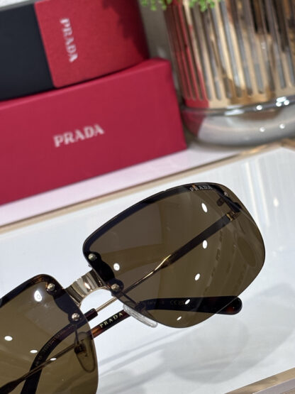 Prada fashion trend sunglasses - Image 8