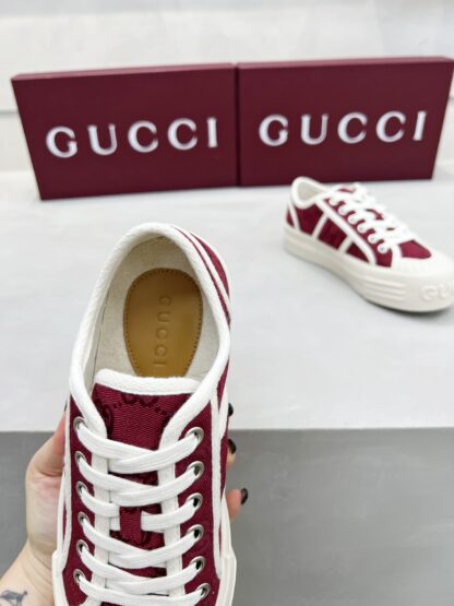 Gucci classic design German training elements catwalk model - Image 9