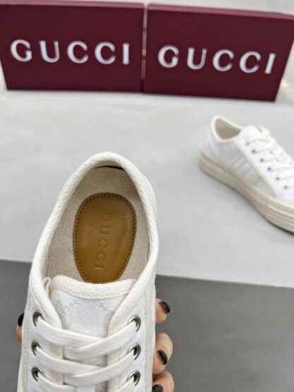 Gucci classic design German training elements catwalk model - Image 9