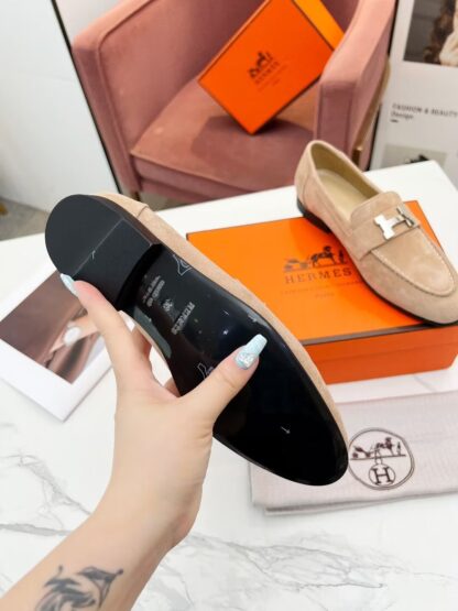 Hermès classic apricot loafers - Image 8