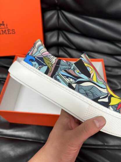 Hermès contrasting leather luxury loafers - Image 8