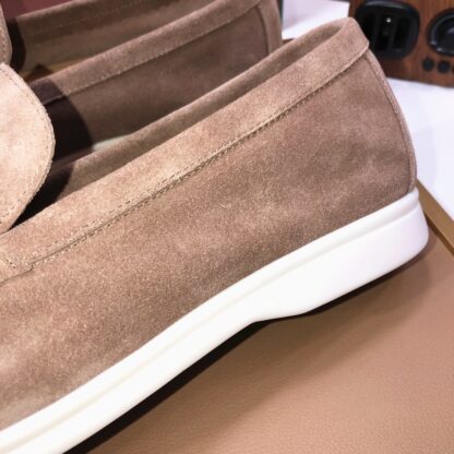 Hermès couple's apricot brown high-end classic loafers - Image 8