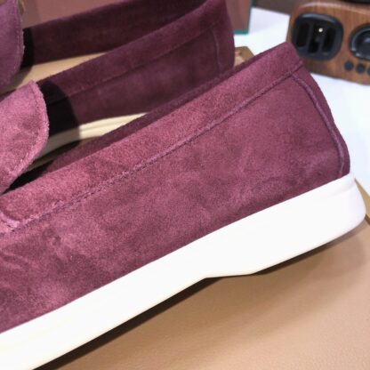 Hermès couple's deep red high-end classic loafers - Image 8