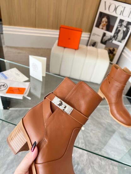 Hermes dark brown classic kelly buckle knight boots - Image 8