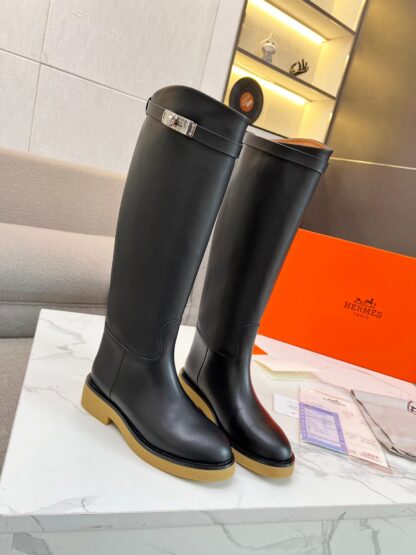 Hermès black classic kelly buckle knight boots - Image 7