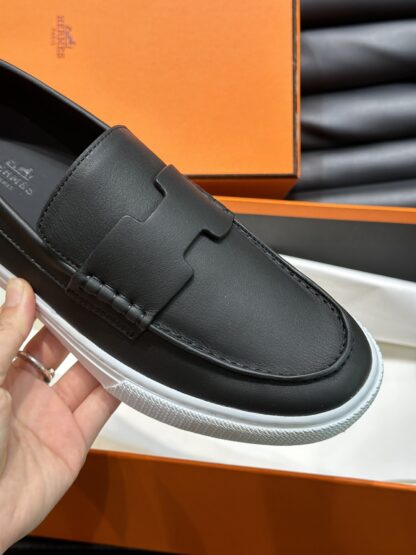 Hermès classic men's black soft and durable casual loafers - Image 8